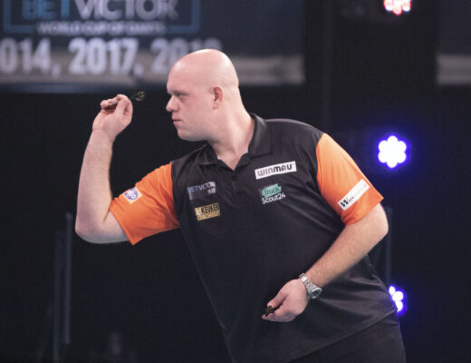 Michael van Gerwen in actie tijdens de World Cup.