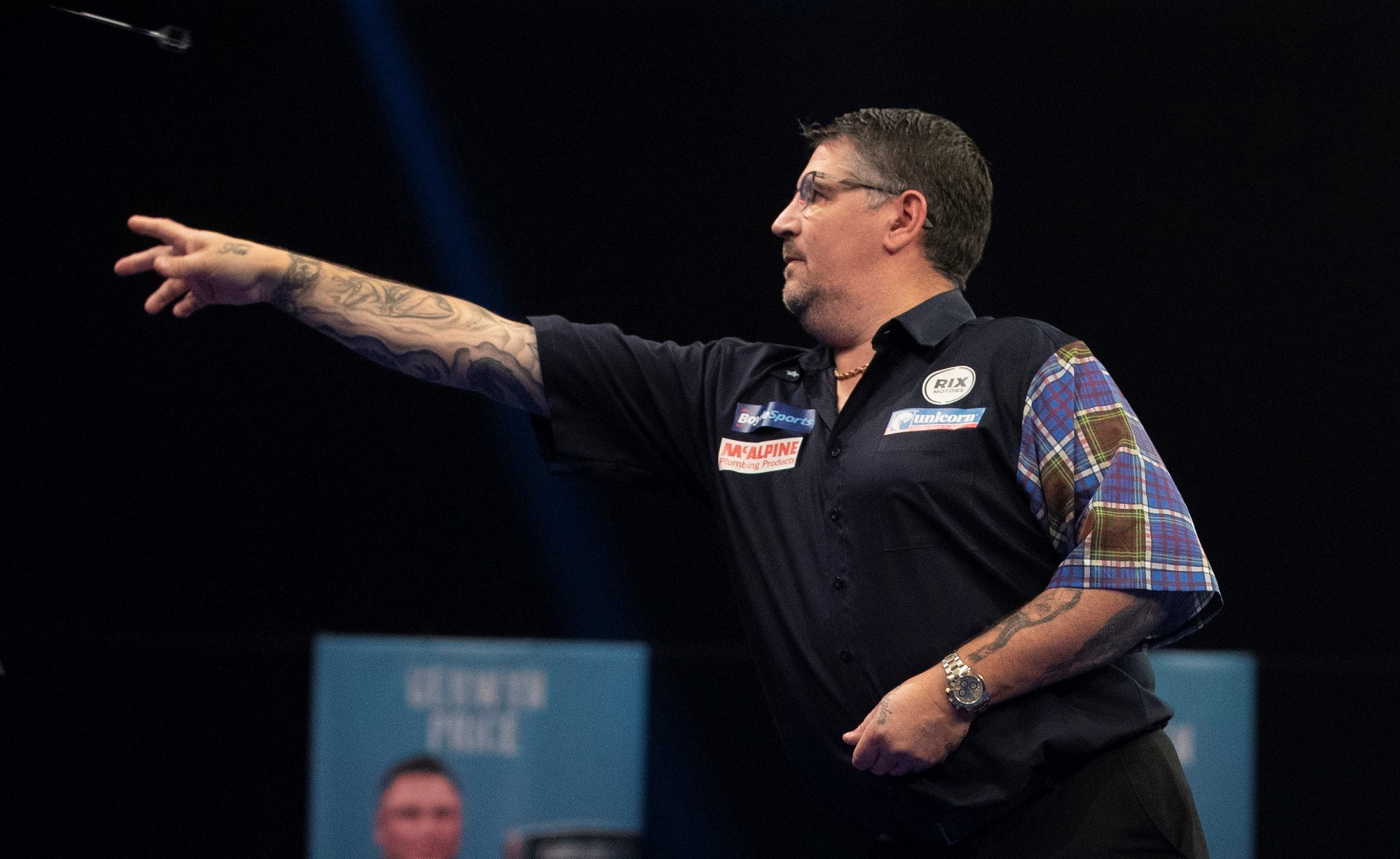 Gary Anderson strompelend van podium bij Grand Slam of ...